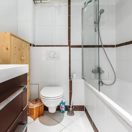 34m Well Located - Montmartre District