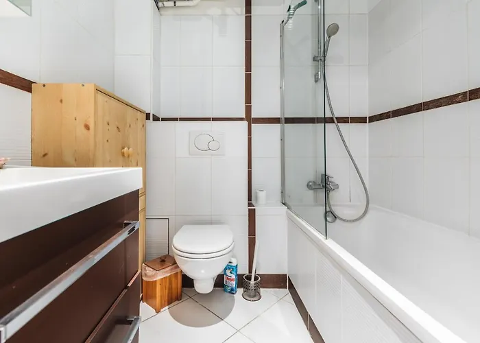 34m Well Located - Montmartre District